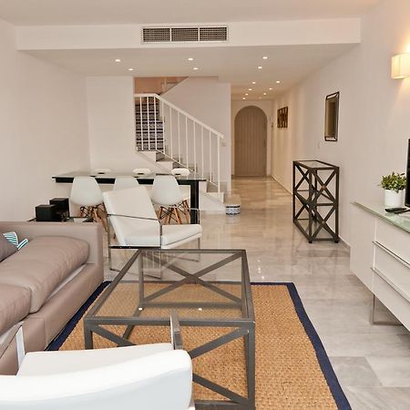 Holiday Home Clarisa エステポナ エクステリア 写真
