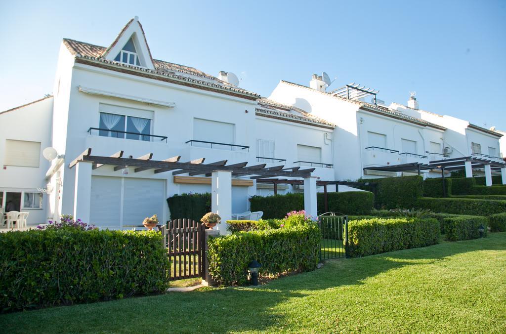 Holiday Home Clarisa エステポナ エクステリア 写真